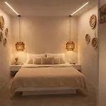 Aelia Paros Beachfront Chrisi Akti (Paros)