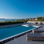 Aelia Paros Beachfront Chrisi Akti (Paros)