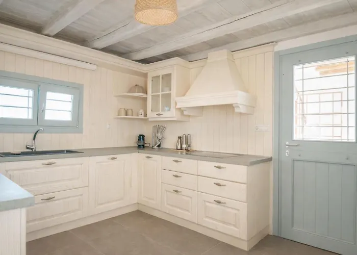 Aelia Paros Beachfront Villa Chrisi Akti (Paros)