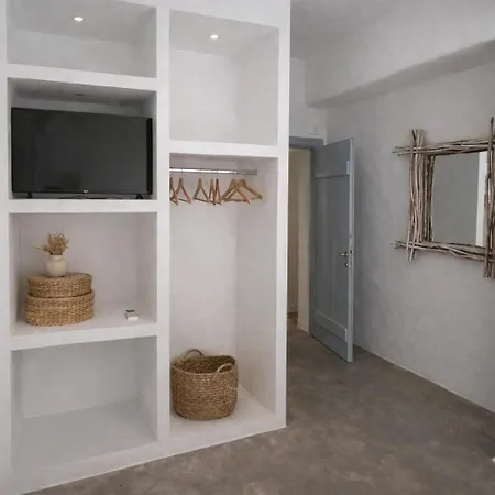 Aelia Paros Beachfront Villa Chrisi Akti (Paros)