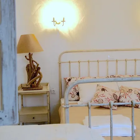 Aelia Paros * Chrisi Akti (Paros)