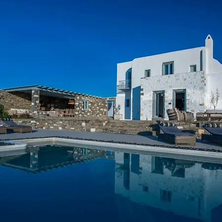 Aelia Paros Beachfront Villa Chrisi Akti (Paros)